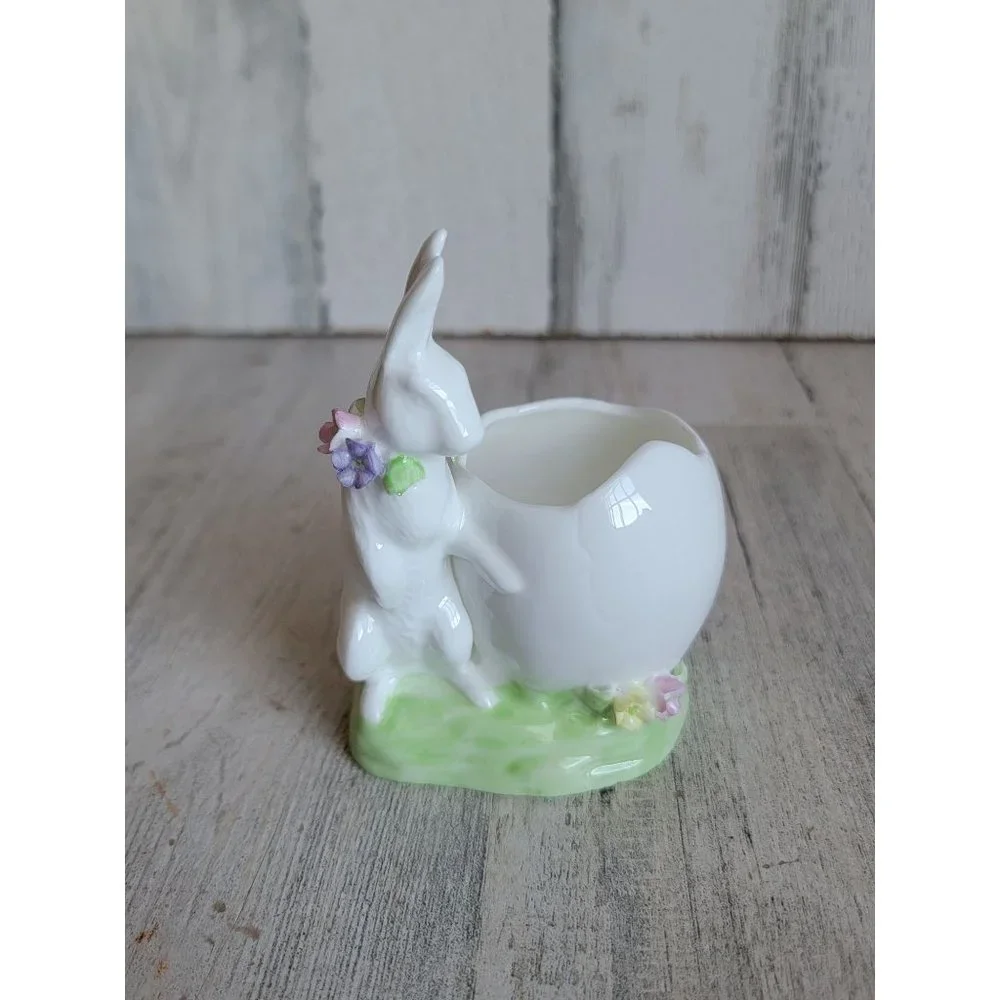 Ceramic white bunny Easter egg holder figure home decor‎